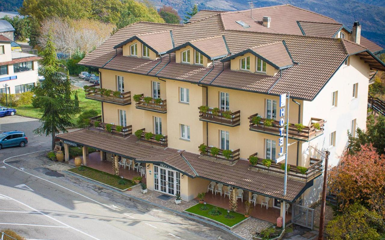 Hotel Gambrinus Abbadia San Salvator Exterior photo
