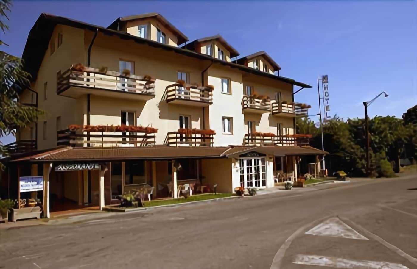 Hotel Gambrinus Abbadia San Salvator Exterior photo